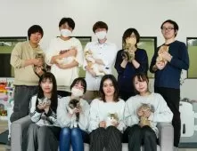 マンチカン(長足)【東京都・男の子・2026年2月28日・ホワイト系/クリーム系】の写真11「みんなネコちゃん、ワンちゃんが大好きです💕大切にお世話し、ご家族の元に送り出しています☺️」